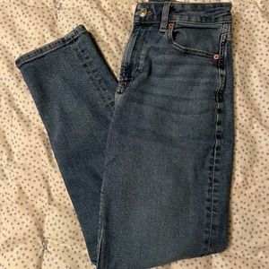 American Eagle mom jean medium/dark wash